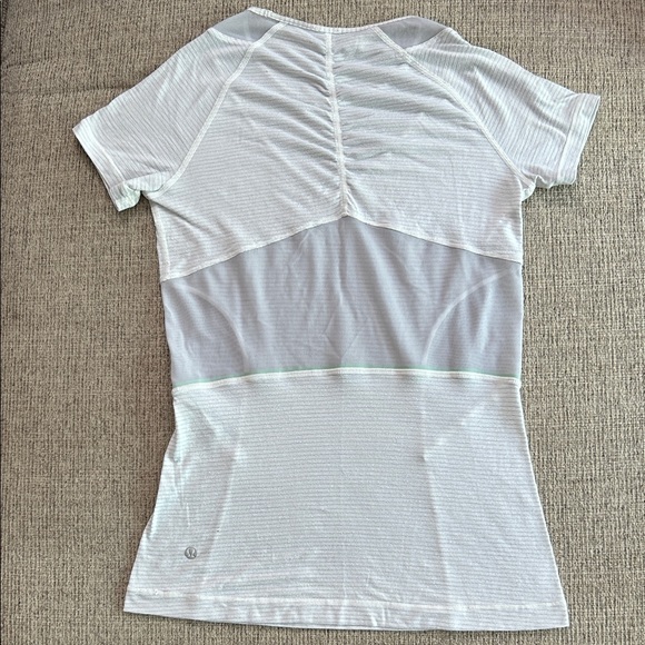 Lululemon Athletica Mesh With Me short sleeve T - Picture 3 of 8